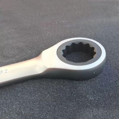 К-т звездогаечни прави тресчотни ключове от 6мм до 32мм 22 части в метален куфар Kraft Royal