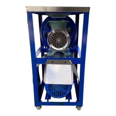 Професионална чугунена месомелачка румънска №32 с електромотор с двоен ремък и плот от неръждавейка