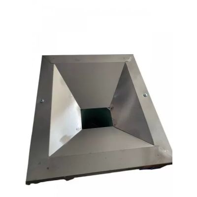 Професионална чугунена месомелачка румънска №32 с електромотор с двоен ремък и плот от неръждавейка