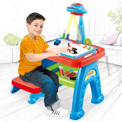 ДЕТСКИ ЧИН СЪС СТОЛ И ПРОЕКТОР ЗА РИСУВАНЕ