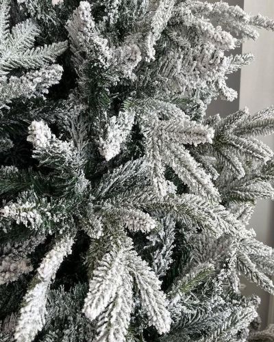 Изкуствена Коледна Елха с 2D и 3D клони, Поръсена със сняг - 180 см